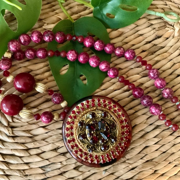 HANDMADE VINTAGE PENDANT STATEMENT NECKLACE Filagree Garnet Crystal Stone Beads - Picture 7 of 11